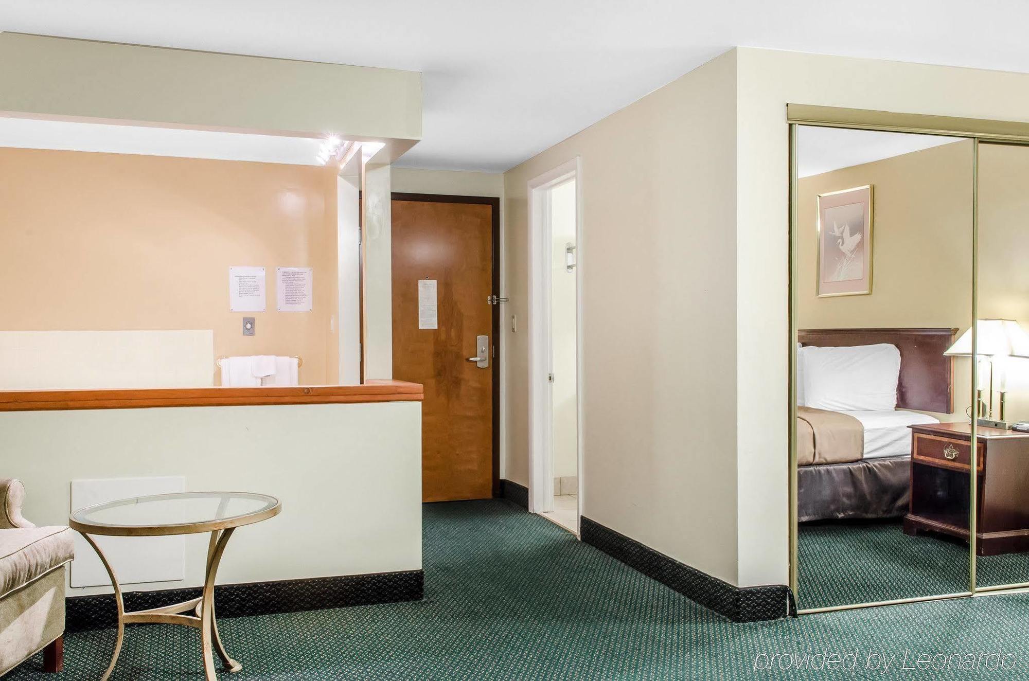 Econo Lodge Inn & Suites Denver Ngoại thất bức ảnh